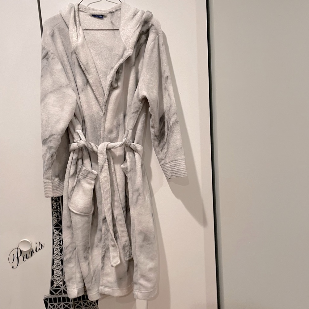 Marble Plush Robe with hood - Picture 3 of 9